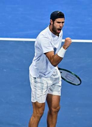 ATP, Tennis Herren QATAR EXXONMOBIL OPEN ROUND OF 32 Karen Khachanov competes in her round of 32 match against Daniil Medvedev during the ATP Qatar ExxonMobil Open 2025 tennis tournament at the Khalifa International Tennis Complex in Doha, Qatar, on February 18, 2025. DOHA Qatar Copyright: xNOUSHADx