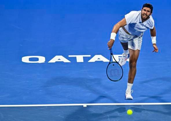 ATP, Tennis Herren QATAR EXXONMOBIL OPEN ROUND OF 32 Karen Khachanov competes in her round of 32 match against Daniil Medvedev during the ATP Qatar ExxonMobil Open 2025 tennis tournament at the Khalifa International Tennis Complex in Doha, Qatar, on February 18, 2025. DOHA Qatar Copyright: xNOUSHADx