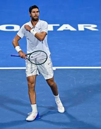 ATP, Tennis Herren QATAR EXXONMOBIL OPEN ROUND OF 32 Karen Khachanov competes in her round of 32 match against Daniil Medvedev during the ATP Qatar ExxonMobil Open 2025 tennis tournament at the Khalifa International Tennis Complex in Doha, Qatar, on February 18, 2025. DOHA Qatar Copyright: xNOUSHADx