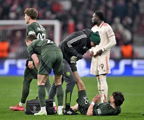 18 02 2025, Football UEFA Championsleague 2024 2025 Play off second leg, FC Bayern Munich Celtic Glasgow, at Allianz Arena Munich Nicolas Kühn Celtic Glasgow battered DFL and DFB regulations prohibit any use of photographs as image sequences and or quasi video