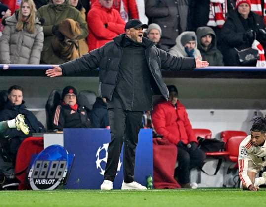 18 02 2025, Football UEFA Championsleague 2024 2025 Play off second leg, FC Bayern Munich Celtic Glasgow, at Allianz Arena Munich Coach Vincent Kompany FC Bayern Munich is unhappy DFL and DFB regulations prohibit any use of photographs as image sequences and or quasi video