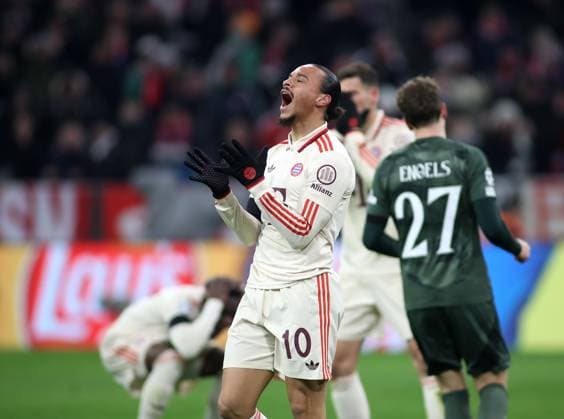 Football, Men, Champions League, Season 2024 2025, FC Bayern Munich Celtic Glasgow, Allianz Arena, Play off second leg Leroy Sane FC Bayern Munich misses huge chance, scream, horrified, stunned, facial expression, emotion