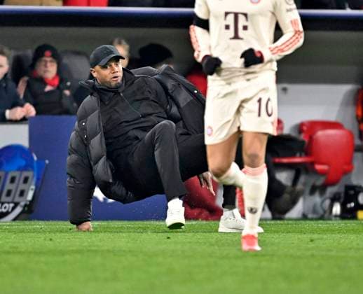 Football, CL, FC Bayern Munich - Celtic Glasgow - Vincent Kompany slips