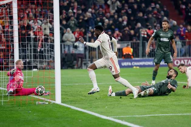 In the picture Alphonso Davies FC Bayern Muenchen, 19 , Goal scored, scored the goal to 1 1 celebrate the goal, 18 02 2025, Football, UEFA Champions League, Playoffs, FC Bayern Muenchen Celtic Glasgow, GER, Muenchen, Allianz Arena, DFL REGULATIONS PROHIBIT ANY USE OF PHOTOGRAPHS AS IMAGE SEQUENCES AND OR QUASI VIDEO Copyright: HMBxMedia xHeikoxBecker