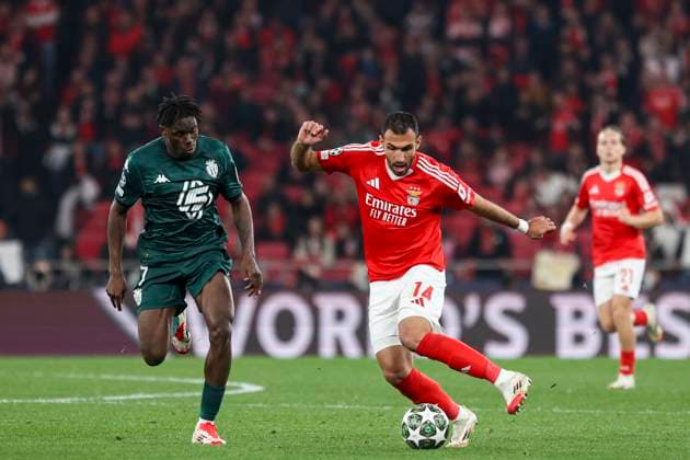 Estadio da Luz LISBON, PORTUGAL - FEBRUARY 18: Wilfried Singo of Monaco and Vangelis Pavlidis of Benfica during the UEFA Champions League 2024 25 League Knockout Play-off second leg match between SL Benfica and AS Monaco at Estadio da Luz on February 18, 2025 in Lisbon, Portugal. (Photo by Valter Gouveia Sports Press Photo Getty Images) UEFA Champions League - SL Benfica vs AS Monaco (Sports Press Photo SPP) Copyright: xSportsxPressxPhotox xSPPx spp-en-SpPrPh-spp_VGA_180225-2574