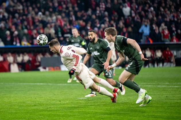 Leon Goretzka FC Bayern Muenchen, 08 in duel with Alistair Johnston Celtic Glasgow, 02 misses scoring chance, GER, FC Bayern Muenchen vs Celtic Football Club Glasgow, Football, UEFA Champions League, Playoff second leg, 2024 2025 season, 18 02 2025 GER, FC Bayern Muenchen vs Celtic Football Club Glasgow, Football, UEFA Champions League, Playoff second leg, 2024 2025 season, 18 02 2025 Muenchen Copyright: xEibner-Pressefoto Memmlerx EP_MMR