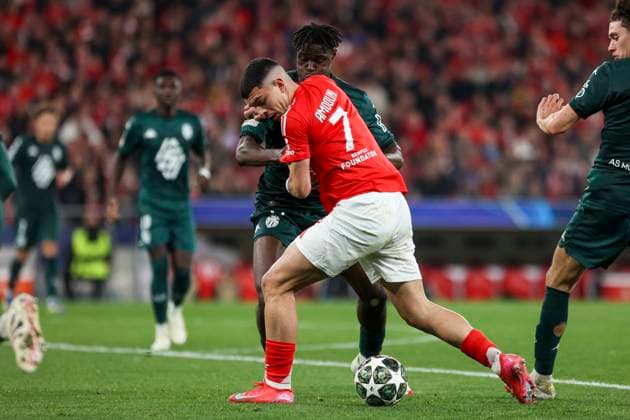 Estadio da Luz LISBON, PORTUGAL - FEBRUARY 18: Zeki Amdouni of Benfica and Wilfried Singo of Monaco during the UEFA Champions League 2024 25 League Knockout Play-off second leg match between SL Benfica and AS Monaco at Estadio da Luz on February 18, 2025 in Lisbon, Portugal. (Photo by Valter Gouveia Sports Press Photo Getty Images) UEFA Champions League - SL Benfica vs AS Monaco (Sports Press Photo SPP) Copyright: xSportsxPressxPhotox xSPPx spp-en-SpPrPh-spp_VGA_180225-2776