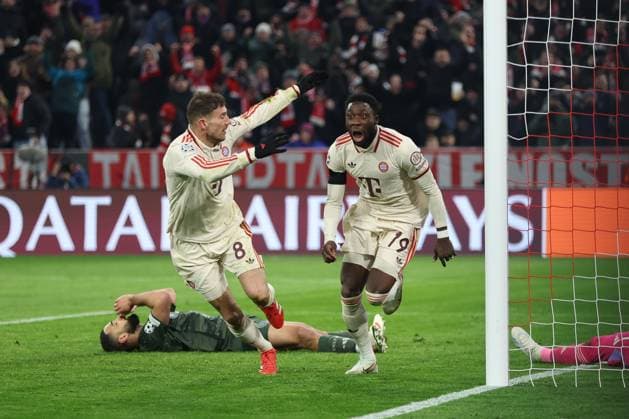 Goal celebration by Leon Goretzka 8 FC Bayern Muenchen , Alphonso Davies 19 FC Bayern Muenchen to equalize 1 1, FC Bayern Muenchen vs Celtic Glasgow, Football, Champions League, Play offs, second leg, 18 02 2025 Muenchen Bayern Germany Copyright: xkolbert-press ChristianxKolbertx