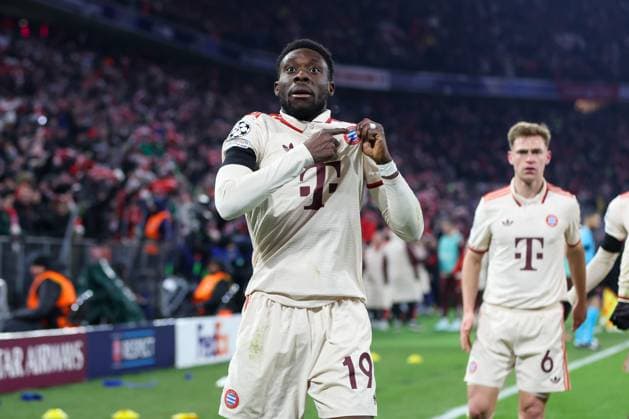 Alphonso Davies 19 FC Bayern Muenchen goal celebration to equalize 1 1, FC Bayern Muenchen vs Celtic Glasgow, Football, Champions League, Play offs, second leg, 18 02 2025 Muenchen Bayern Germany Copyright: xkolbert-press ChristianxKolbertx