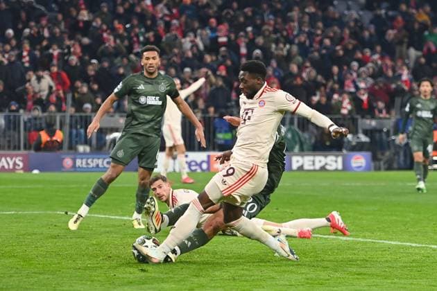 Goal Alphonso DAVIES Bayern Muenchen to 1 1, Action,Goal kick,Penalty area scene Soccer Champions League K O Phase Play offs FC Bayern Muenchen Celtic FC Glasgow 1 1 on 18 02 2025 , A L L I A N Z A R E N A