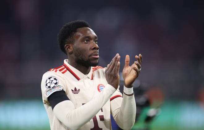 Football, Men, Champions League, Season 2024 2025, FC Bayern Munich Celtic Glasgow, Allianz Arena, Play off second leg Alphonso Davies FC Bayern Munich , applause, clapping after the match