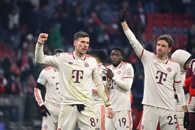 Final cheer from left Leon GORETZKA Bayern Muenchen , Thomas MUELLER MÜLLER,Bayern Muenchen action,jubilation,joy,enthusiasm, Football Champions League K O Phase Play offs FC Bayern Muenchen Celtic FC Glasgow 1 1 on 18 02 2025 , A L L I A N Z A R E N A