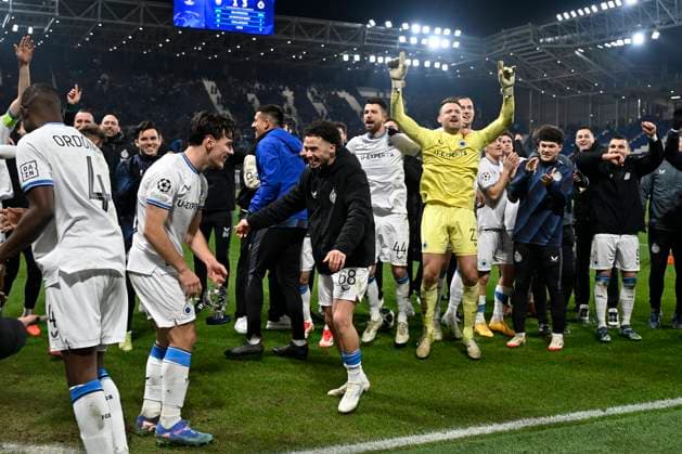 Atalanta v Club Brugge - UEFA Champions League BERGAMO, ITALY - FEBRUARY 18 : players of Club Brugge celebrate the win during the UEFA Champions League 2024 25 knockout phase play-off match second leg between Atalanta and Club Brugge on February 18, 2025 in Bergamo, Italy, 18 02 2025 Bergamo Italy  Copyright: xJanxDexMeuleneirx