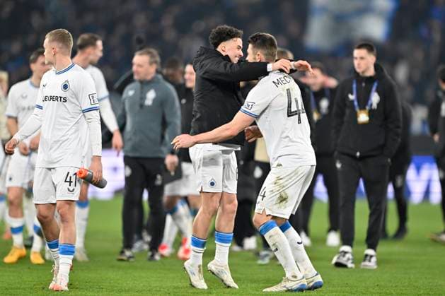 Atalanta v Club Brugge - UEFA Champions League BERGAMO, ITALY - FEBRUARY 18 : Talbi Chemsdine midfielder of Club Brugge celebrates the win with Mechele Brandon defender of Club Brugge during the UEFA Champions League 2024 25 knockout phase play-off match second leg between Atalanta and Club Brugge on February 18, 2025 in Bergamo, Italy, 18 02 2025 Bergamo Italy  Copyright: xJanxDexMeuleneirx