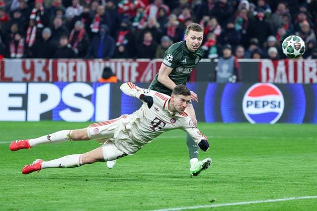 Soccer Champions League Play off FC Bayern Munich Celtic Glasgow on 18 02 2025 at the Allianz Arena in Munich Leon Goretzka Munich , center during a goal attempt xMSx