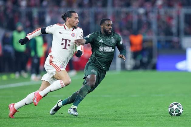 Soccer Champions League Play off FC Bayern Munich Celtic Glasgow on 18 02 2025 at the Allianz Arena in Munich Leroy Sane Munich , left Jeffrey Schlupp Glasgow , right xMSx