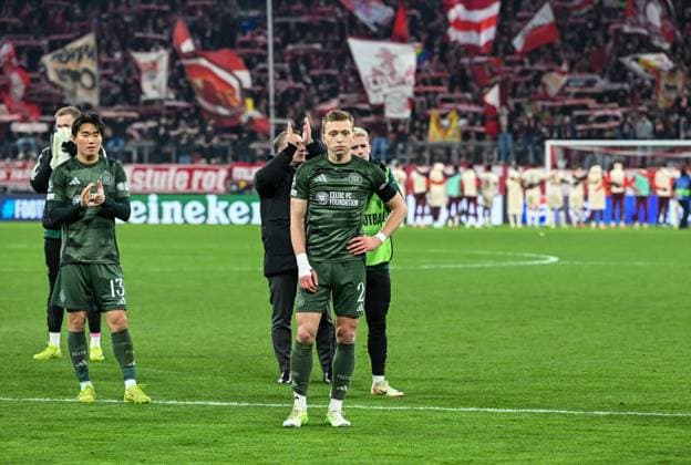 Alistair Johnston of Celtic looks dejected as they applaud the Celtic fans after the final whistle. Final score Bayern Munich 1 Celtic 1 (Agg. 3-2). Bayern Munich v Celtic, UEFA Champions League, Knockout Round Play-offs, Second Leg, Football, Allianz Arena, Munich, Germany - 18 Feb 2025 Editorial use only  Copyright: xUlrichxGamel Shutterstockx 15156608bs