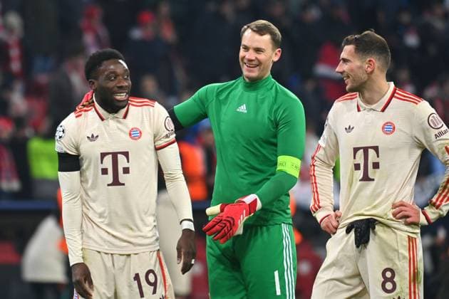 from left Alphonso DAVIES Bayern Muenchen ,Manuel NEUER Goalkeeper Bayern Muenchen and Leon GORETZKA Bayern Muenchen overjoyed after the match Soccer Champions League K O Phase Play offs FC Bayern Muenchen Celtic FC Glasgow 1 1 on 18 02 2025 , A L L I A N Z A R E N A