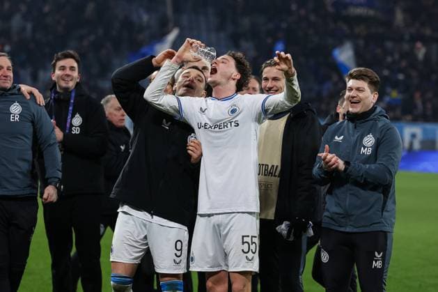 BERGAMO, ITALY - FEBRUARY 18: Brugge™s Maxim De Cuyper and Brugge s Ferran Jutgla celebrate at the end of the Champions League football match between Atalanta and Club Brugge at the Gewiss Stadium on February 18, 2025 in Bergamo, Italy. (Photo by Stefano Nicoli Speed Media Icon Sportswire) SOCCER: FEB 18 Champions League 2024 25 - Atalanta v Club Brugge EDITORIAL USE ONLY Icon25021800375