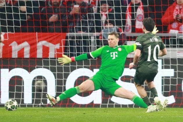 10 Nicolas Kühn Celtic scores the goal for 1 0 against 1 Manuel Neuer FCB Football FC Bayern Munich Celtic Glasgow UEFA Champions League 18 02 2025 Allianz Arena PHOTO Mladen Lackovic LakoPress
