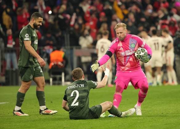18 02 2025, Champions League, FC Bayern Muenchen vs Celtic Glasgow, Allianz Arena Muenchen,Soccer, Sports, in the picture FCB cheering and Alistair Johnston Celtic Glasgow on the ground, Kasper Schmeichel Celtic Glasgow immediately comes to cheer up