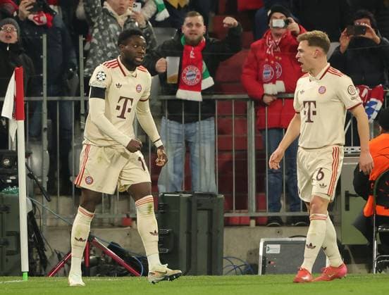 18 02 2025, Champions League, FC Bayern Muenchen vs Celtic Glasgow, Allianz Arena Muenchen,Soccer, Sports, in picture 1 1 Alphons Davies FC Bayern Muenchen and Joshua Kimmich FC Bayern Muenchen cheering