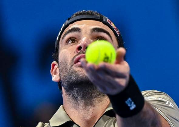 ATP, Tennis Herren QATAR EXXONMOBIL OPEN ROUND OF 32 Matteo Berrettini of Italy competes in her round of 32 match against Novak Djokovic of Serbia during the ATP Qatar ExxonMobil Open 2025 tennis tournament at the Khalifa International Tennis Complex in Doha, Qatar, on February 18, 2025. DOHA Qatar Copyright: xNOUSHADx