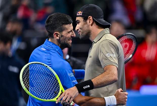ATP, Tennis Herren QATAR EXXONMOBIL OPEN ROUND OF 32 Matteo Berrettini of Italy shakes hands with Novak Djokovic of Serbia after winning his round of 32 match at the ATP Qatar ExxonMobil Open 2025 tennis tournament at the Khalifa International Tennis Complex in Doha, Qatar, on February 18, 2025. DOHA Qatar Copyright: xNOUSHADx
