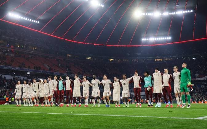 Bayern players after the end of the match in front of the Suedkurve Football Bayern Celtic Football Champions League, FC Bayern Munich Celtic Glasgow FC 1 1, Play Off second leg, season 2024 2025, on 18 02 2025 in Munich, A L L I A N Z A R E N A, Germany Source Copyright Credit Oryk HAIST xFUSSBALL-BAYERN-CELTICx