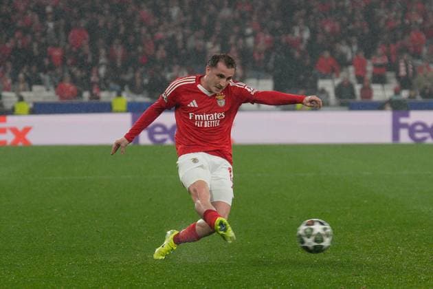 SL Benfica Vs AS Monaco FC in Lisbon, Portugal - 18 Feb 2025 Kerem Aktuerkoglu of SL Benfica in action during the UEFA Champions League 2024 25 Knockout phase play-offs 2nd leg between SL Benfica and AS Monaco FC at Estadio da Luz. Final score: SL Benfica 3:3 AS Monaco FC Lisbon Portugal Copyright: xBrunoxdexCarvalhox xSOPAxImagesx brunodecarvalho_benficamonaco-126