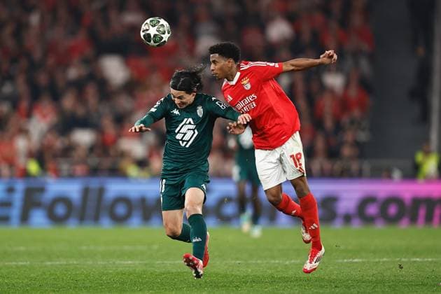 (L-R) Takumi Minamino (Monaco), Leandro Barreiro (Benfica), FEBRUARY 18, 2025 - Football Soccer : UEFA Champions League knockout phase play-offs 2nd leg match between SL Benfica 3-3 AS Monaco at the Estadio do SL Benfica in Lisbon, Portugal. Noxthirdxpartyxsales  (282203430)