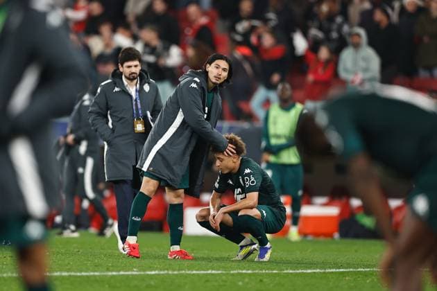 (L-R) Takumi Minamino, Eliesse Ben Seghir (Monaco), FEBRUARY 18, 2025 - Football Soccer : Minamino consoles Eliesse Ben Seghir after UEFA Champions League knockout phase play-offs 2nd leg match between SL Benfica 3-3 AS Monaco at the Estadio do SL Benfica in Lisbon, Portugal. Noxthirdxpartyxsales  (282203759)