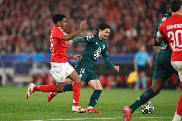 (L-R) Leandro Barreiro (Benfica), Takumi Minamino (Monaco), FEBRUARY 18, 2025 - Football Soccer : UEFA Champions League knockout phase play-offs 2nd leg match between SL Benfica 3-3 AS Monaco at the Estadio do SL Benfica in Lisbon, Portugal. Noxthirdxpartyxsales  (282203762)