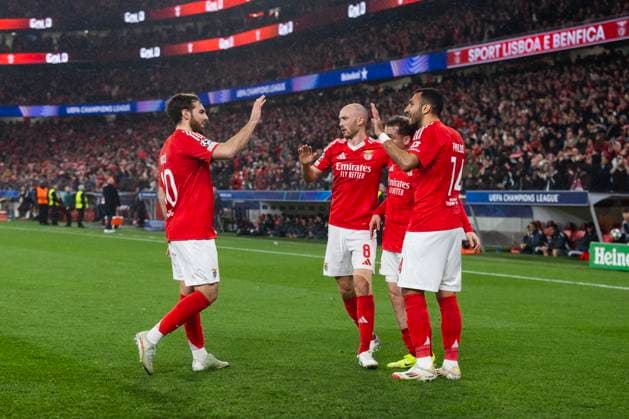 February 18, 2025, Lisbon, Portugal: SL Benfica players seen celebrating a goal during the UEFA Champions League play off match between SL Benfica and AS Monaco at Estadio da Luz Stadium. Lisbon Portugal - ZUMAs197 20250218_aaa_s197_158 Copyright: xHugoxAmaralx