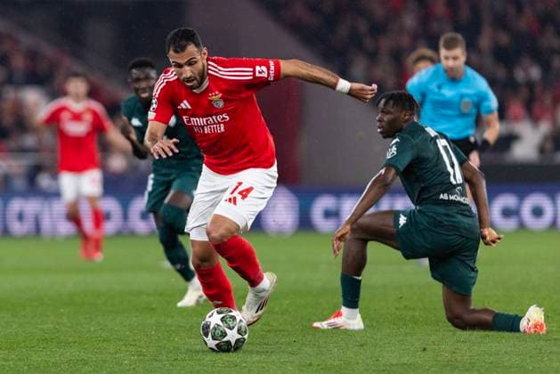 February 18, 2025, Lisbon, Portugal: Vangelis Pavlidis (C) of SL Benfica seen in action during the UEFA Champions League play off match between SL Benfica and AS Monaco at Estadio da Luz Stadium. Lisbon Portugal - ZUMAs197 20250218_aaa_s197_163 Copyright: xHugoxAmaralx