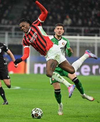 (250219) -- MILAN, Feb. 19, 2025 -- AC Milan s Rafael Leao (front) vies for the ball during the UEFA Champions League knockout phase play-off second leg football match between AC Milan and Feyenoord in Milan, Italy, Feb. 18, 2025. (Photo by Xinhua) (SP)ITALY-MILAN-FOOTBALL-UEFA CHAMPIONS LEAGUE-AC MILAN VS FEYENOORD AlbertoxLingria 