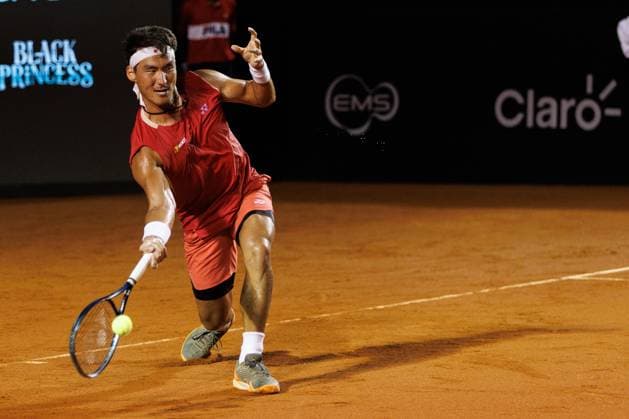 (250219) -- RIO DE JANEIRO, Feb. 19, 2025 -- Bu Yunchaokete of China hits a return during the men s singles round of 32 match against Alexander Zverev of Germany at the 2025 ATP, Tennis Herren 500 Rio Open at Jockey Club Brasileiro in Rio de Janeiro, Brazil, on Feb. 18, 2025. (Photo by Xinhua) (SP)BRAZIL-RIO DE JANEIRO-TENNIS-RIO OPEN-MEN S SINGLES ClaudiaxMartini 