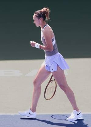 Qinwen Zheng CHN makes a fist and cheers,Cheers,Joy,EmotionDubai Duty Free Tennis Championships, Dubai, U A E Copyright: xJuergenxHasenkopfx