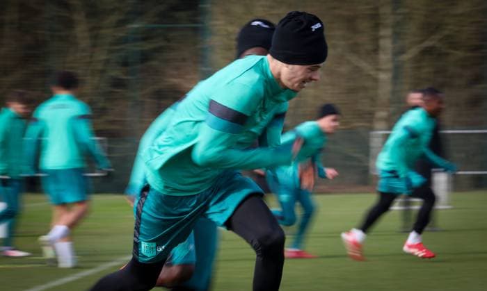 Anderlecht s Tristan Degreef and Anderlecht s Majeed Ashimeru pictured during a training session of Belgian soccer team RSC Anderlecht, on Wednesday 19 February 2025 in Brussels. Tomorrow, the team is playing against Turkish Fenerbahce, in the return leg of the Knockout phase play-offs of the UEFA Europa League competition. VIRGINIExLEFOUR  x112759671x