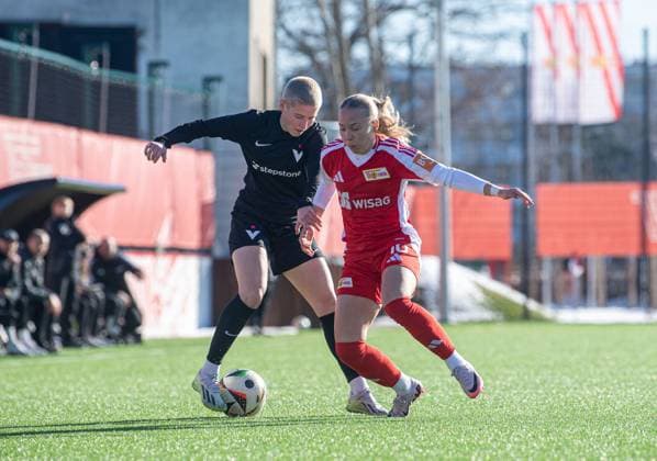 Soccer, Women, Season 2024 2025, Test match, 1 FC Union Berlin FC Viktoria 1889 Berlin, f l Marta Schrey Viktoria Berlin , Elli Seiro 1 FC Union , 19 02 2025, Copyright: xSebastianxRäppold MatthiasxKochx