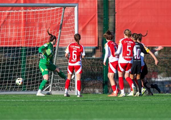 Soccer, Women, Season 2024 2025, Test match, 1 FC Union Berlin FC Viktoria 1889 Berlin, Anna Ursem Viktoria Berlin scores the goal to 1-2 against goalkeeper Melanie Wagner 1 FC Union , Celine Frank 1 FC Union , 19 02 2025, Copyright: xSebastianxRäppold MatthiasxKochx