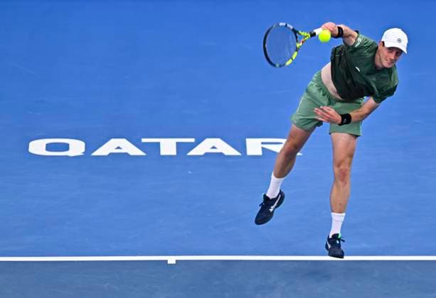 ATP, Tennis Herren QATAR EXXONMOBIL OPEN ROUND OF 16 Botic Van De Zandschulp of Netherlands competes in her round of 16 match against Alex De Minaur of Australia during the ATP Qatar ExxonMobil Open 2025 tennis tournament at the Khalifa International Tennis Complex in Doha, Qatar, on February 19, 2025. DOHA Qatar Copyright: xNOUSHADx