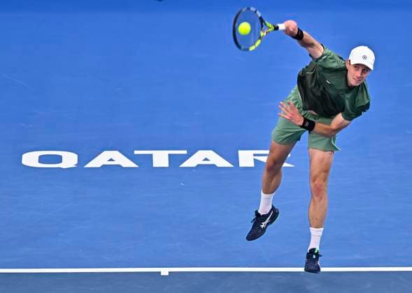 ATP, Tennis Herren QATAR EXXONMOBIL OPEN ROUND OF 16 Botic Van De Zandschulp of Netherlands competes in her round of 16 match against Alex De Minaur of Australia during the ATP Qatar ExxonMobil Open 2025 tennis tournament at the Khalifa International Tennis Complex in Doha, Qatar, on February 19, 2025. DOHA Qatar Copyright: xNOUSHADx