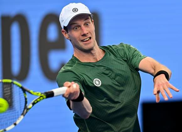 ATP, Tennis Herren QATAR EXXONMOBIL OPEN ROUND OF 16 Botic Van De Zandschulp of Netherlands competes in her round of 16 match against Alex De Minaur of Australia during the ATP Qatar ExxonMobil Open 2025 tennis tournament at the Khalifa International Tennis Complex in Doha, Qatar, on February 19, 2025. DOHA Qatar Copyright: xNOUSHADx