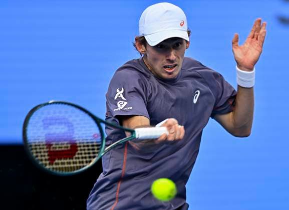ATP, Tennis Herren QATAR EXXONMOBIL OPEN ROUND OF 16 Alex De Minaur of Australia competes in her round of 16 match against Botic Van De Zandschulp of Netherlands during the ATP Qatar ExxonMobil Open 2025 tennis tournament at the Khalifa International Tennis Complex in Doha, Qatar, on February 19, 2025. DOHA Qatar Copyright: xNOUSHADx