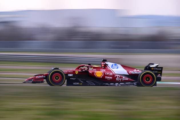 Bilder des Jahres 2025, Sport 02 Februar Sport Themen der Woche KW08 Sport Bilder des Tages New Ferrari SF-25 Debuts at Fiorano Circuit Lewis Hamilton of Scuderia Ferrari runs during the first day of the new SF-25 car at Fiorano Circuit in Fiorano Condense, on February 19, 2025, in Milan, Italy. Fiorano Modenese Italy  Copyright: xAndreaxDiodatox originalFilename:diodato-scuderia250219_npi32.jpg