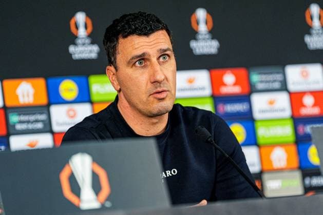 2025-02-19 AZ Alkmaar press conference, PK, Pressekonferenz and Training Session ISTANBUL, TURKEY - FEBRUARY 19: head coach Maarten Martens of AZ Alkmaar speaking during the AZ Alkmaar Press Conference and Training Session ahead of the match between Galatasaray SK and AZ Alkmaar at RAMS Park on February 19, 2025 in Istanbul, Turkey. Istanbul RAMS Park Turkey Content not available for redistribution in The Netherlands directly or indirectly through any third parties. Copyright: xEdxvanxdexPolx