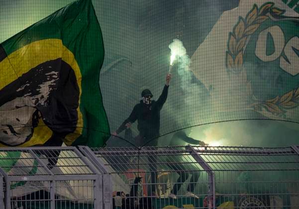 Pyrotechnics in the guest block Borussia Dortmund vs Sporting CP Lisbon, Football, UEFA Champions League, Play Offs, Second leg, Season 2024 2025, 19 02 2025 DFL regulations prohibit any use of photographs as image sequences and or quasi video Copyright: HMBxMedia xMarcoxBader