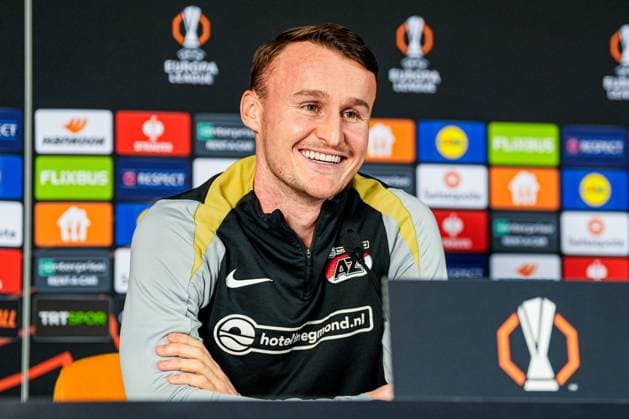 2025-02-19 AZ Alkmaar press conference, PK, Pressekonferenz and Training Session ISTANBUL, TURKEY - FEBRUARY 19: Peer Koopmeiners of AZ Alkmaar smiling during the AZ Alkmaar Press Conference and Training Session ahead of the match between Galatasaray SK and AZ Alkmaar at RAMS Park on February 19, 2025 in Istanbul, Turkey. Istanbul RAMS Park Turkey Content not available for redistribution in The Netherlands directly or indirectly through any third parties. Copyright: xEdxvanxdexPolx