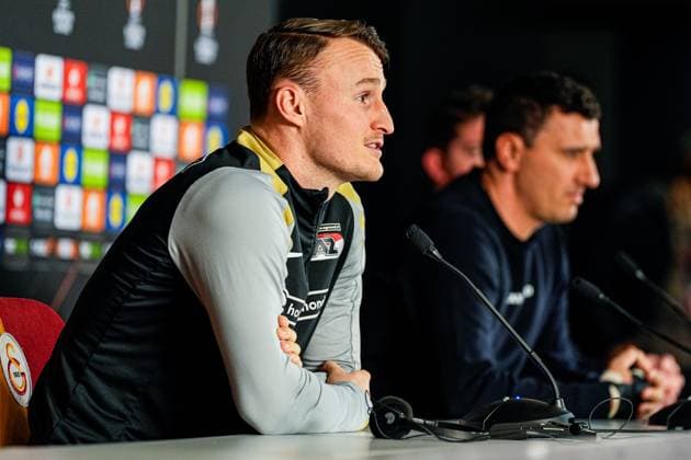 2025-02-19 AZ Alkmaar press conference, PK, Pressekonferenz and Training Session ISTANBUL, TURKEY - FEBRUARY 19: Peer Koopmeiners of AZ Alkmaar speaking during the AZ Alkmaar Press Conference and Training Session ahead of the match between Galatasaray SK and AZ Alkmaar at RAMS Park on February 19, 2025 in Istanbul, Turkey. Istanbul RAMS Park Turkey Content not available for redistribution in The Netherlands directly or indirectly through any third parties. Copyright: xEdxvanxdexPolx